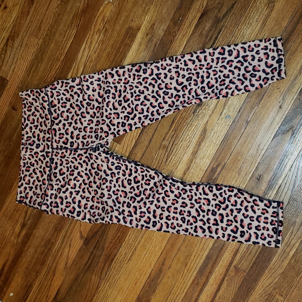 Fabletics leopard Leggings. Size large.